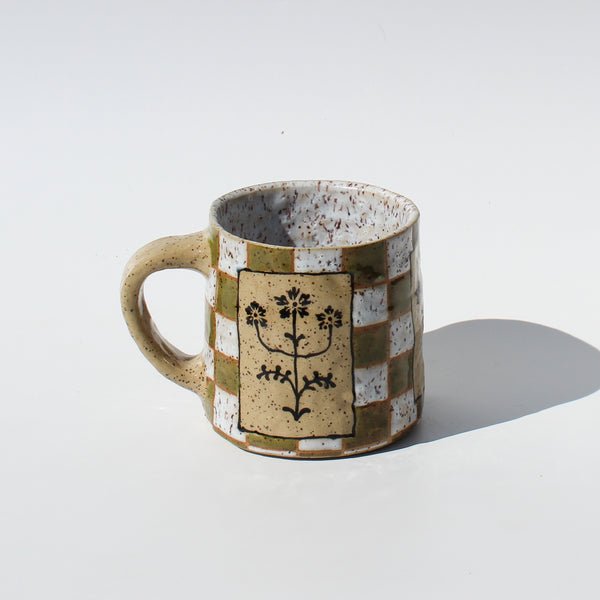 floral motif checkered mug